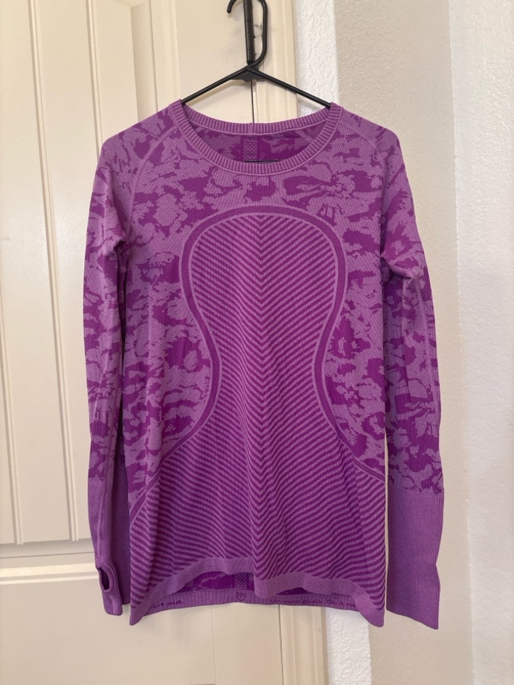 Lululemon Swiftly Tech Long Sleeve Crew Size 12 Purple Seamless Athletic Running - Picture 2 of 4